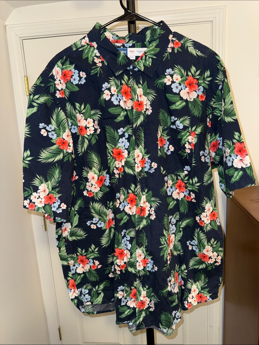 Old Navy Navy Floral Short-Sleeve Button-Down Shirt